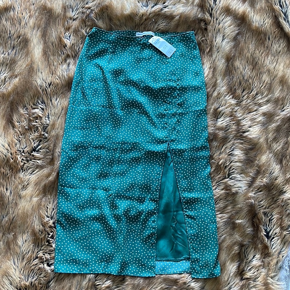 XS Abercrombie & Fitch Green Polka Dot Midi Skirt